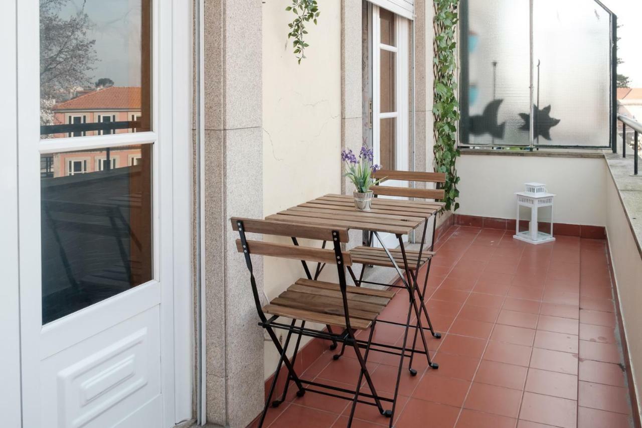 Apartment With Balcony In The Square Porto Exterior photo